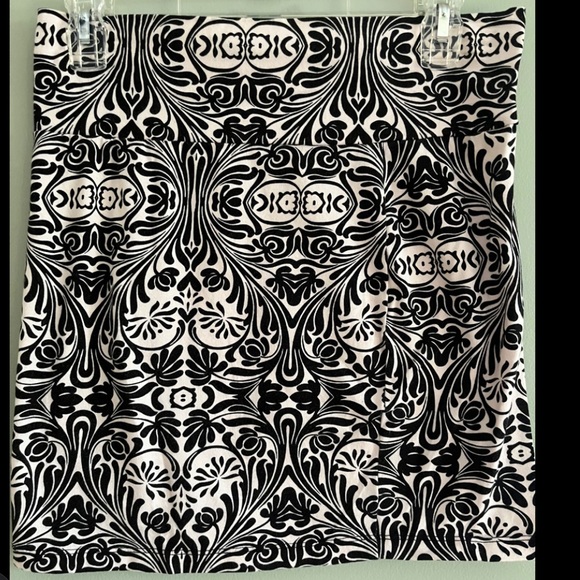 Two pattern mini skirts - Picture 4 of 4